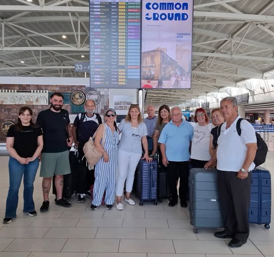 Στιγμιότυπο από την αναχώρηση των δημοτών για την πόλη Combs-La-Ville