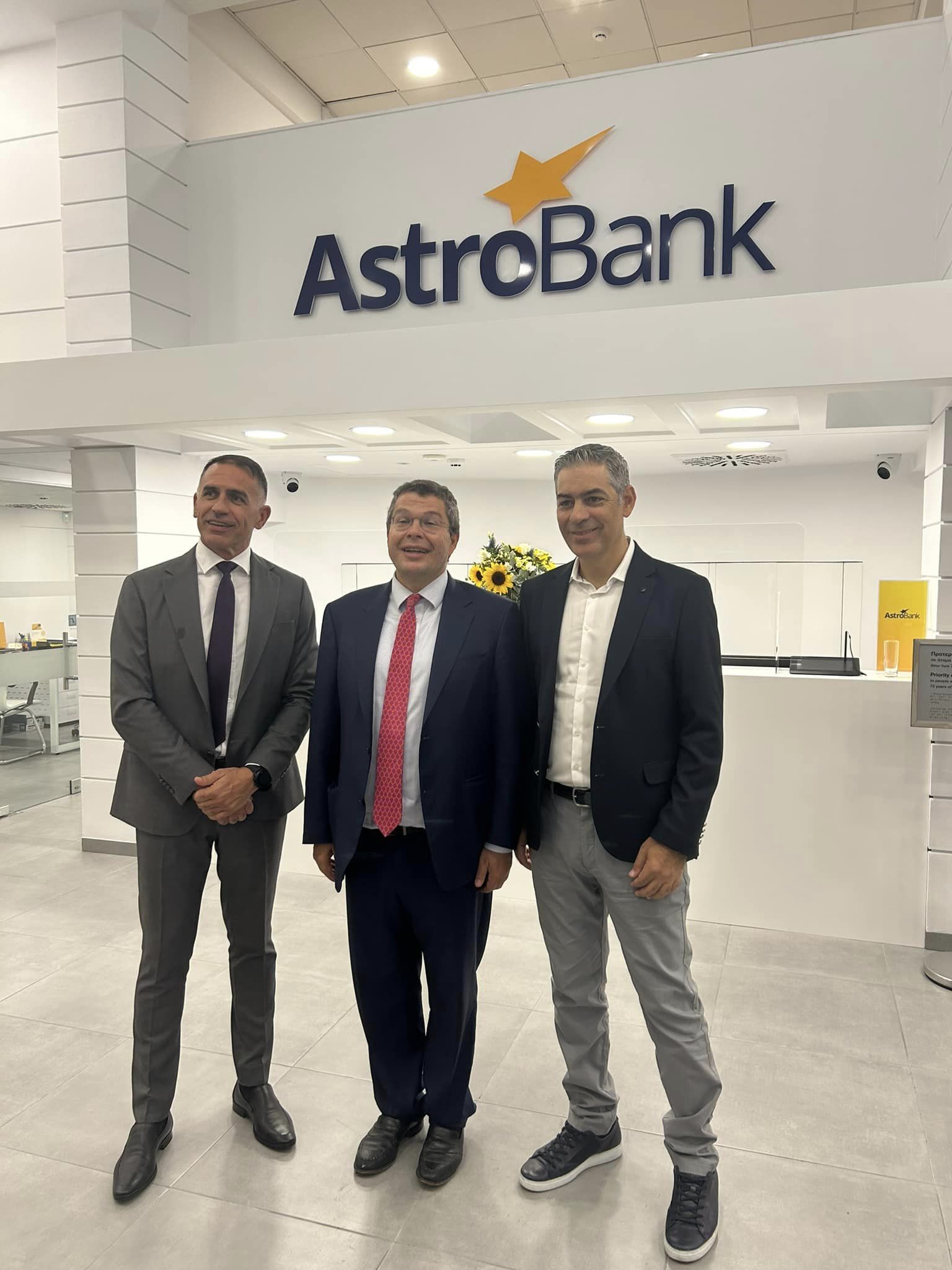 Στεφάνου με Βουράκη και Χατζηγιάννη στην AstroBank