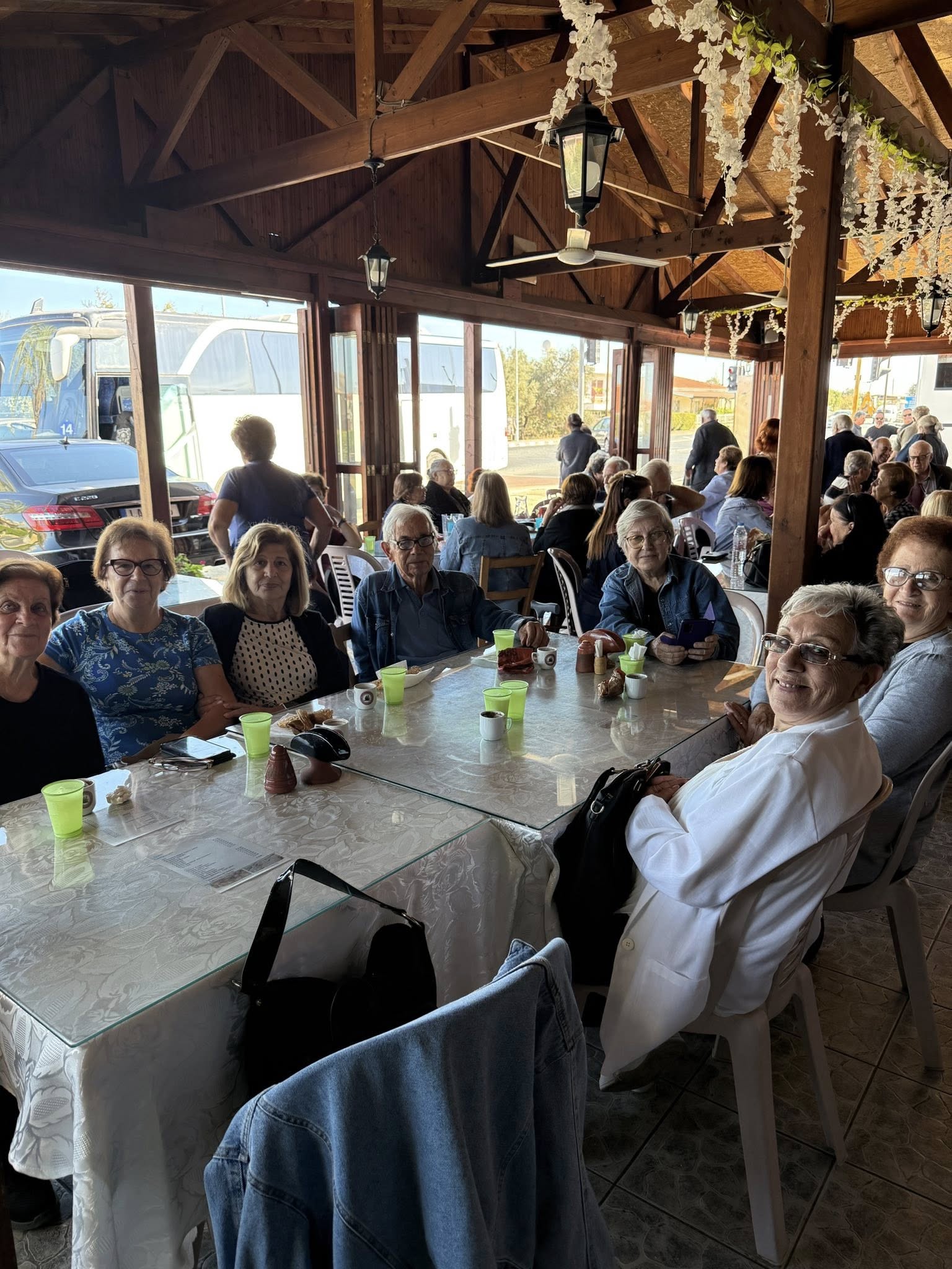 Συνταξιούχοι στο εστιατόριο