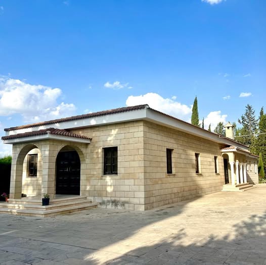 Η αίθουσα της Εκκλησίας του Μεταμορφώσεως του Σωτήρος