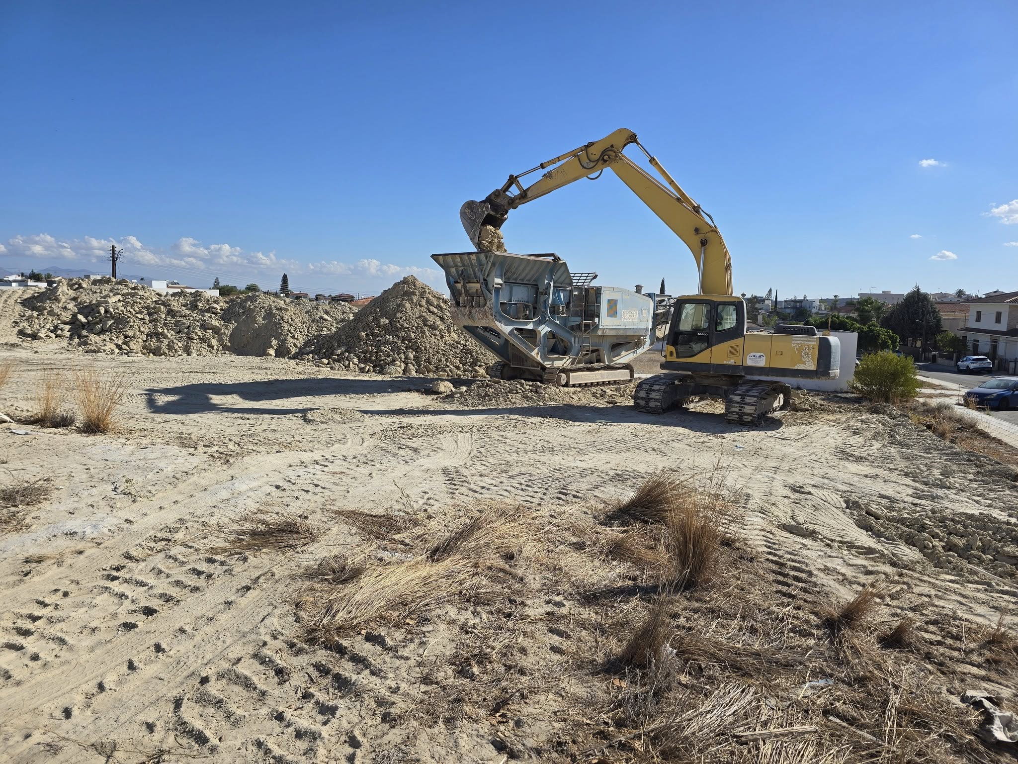 Βαρια μηχανήματα σε εργοταξιο