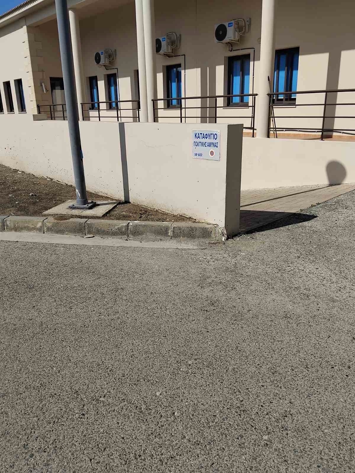 Είσοδος καταφυγίου της Πολιτικής Άμυνας