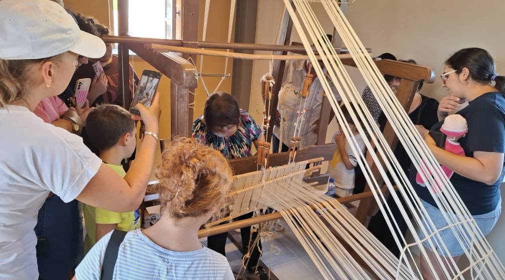 Μαθημα αργαλειού στην Αλάμπρα