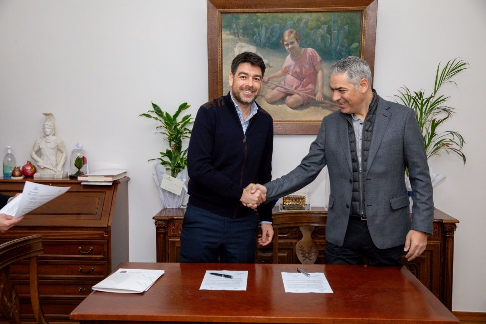 Οι Δήμαρχοι κάνουν χειραψία